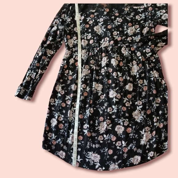 Tunic with Lace Sleeve - Picture 6 of 9